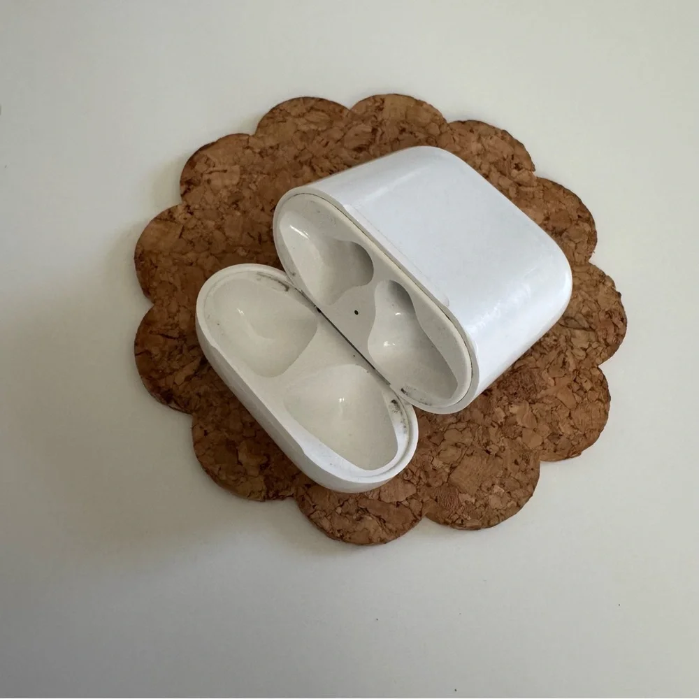 REPOSH Apple AirPods 2nd Generation charging case